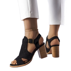 Schwarze, durchbrochene Sandalen von Courtois