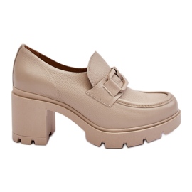 Lemar Elegante Schuhe auf einer Säule mit beigem Harmell-Dekor