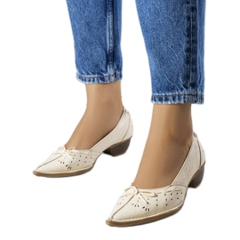 BM Beige durchbrochene Ballerinas von Glazko