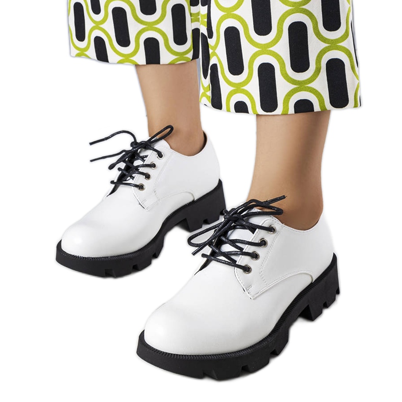 Josephine weiße Schuhe mit massiver Sohle