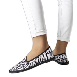 Ballerinas mit Animal-Print von Ermengardi weiß