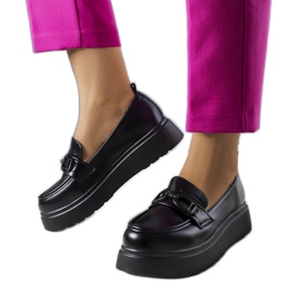 Schwarze Lords, verziert mit einem Gagnon-Keil