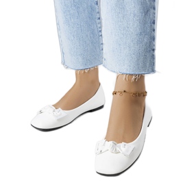 Weiße Ballerinas mit Schleife von Tabitha