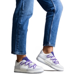 Graue Turnschuhe von Aucoin mit lila Schnürsenkeln weiß