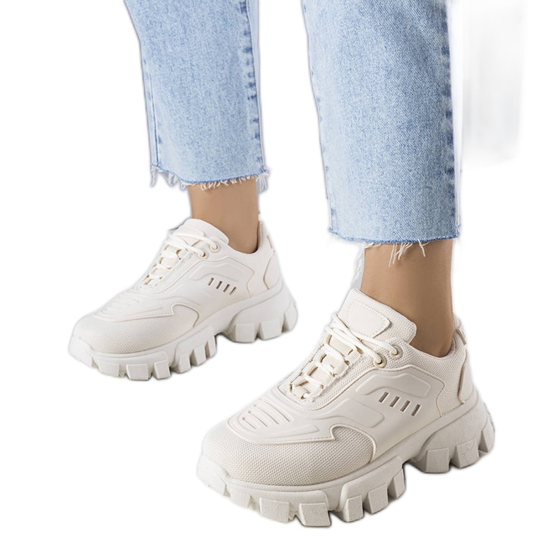 Beige Turnschuhe auf massiver Sohle von Inez