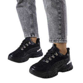 Schwarze Turnschuhe von Mindy