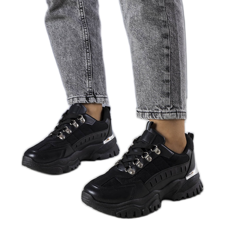 Schwarze Turnschuhe von Mindy