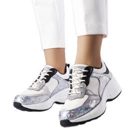 Silberne Sneaker mit Metallic-Einsätzen von Béri