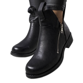 BM Pat schwarze Ankle Boots mit Cut-Outs