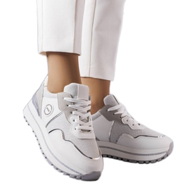 BM Weiße Sneakers mit Glitzereinsätzen von Léves