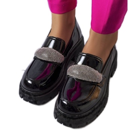 Schwarz lackierte Brogues mit Zirkonia Mouss