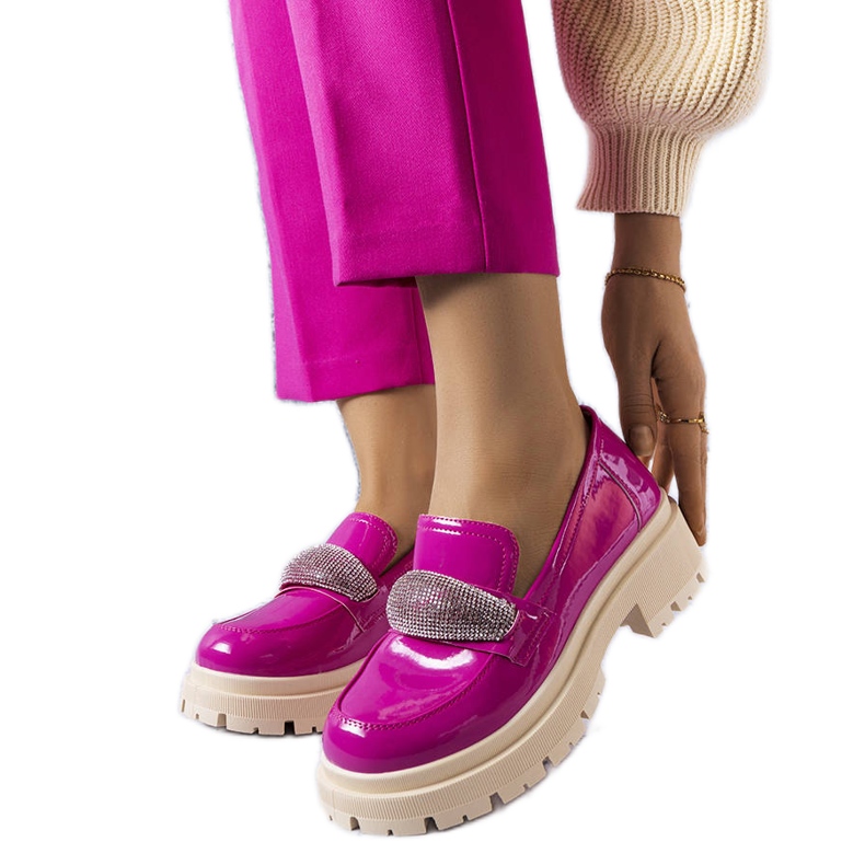 Rosa lackierte Brogues mit Cubic Zirkonias von Mouss