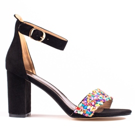 Elegante schwarze Sandalen mit Perlen von Shelovet