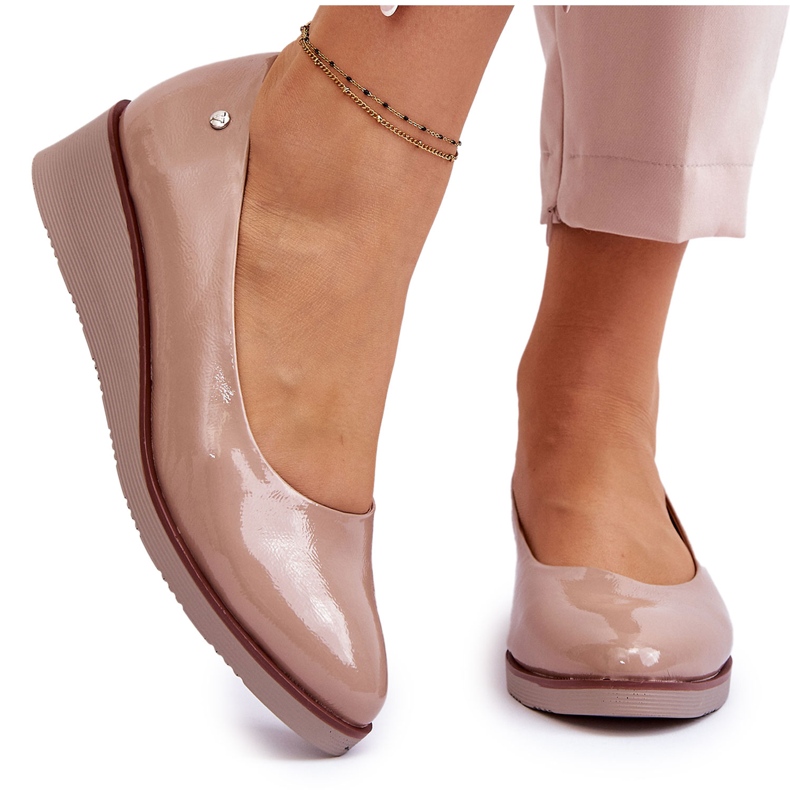 Vinceza Klassische Lack-Keilpumps Beige Paola