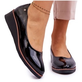 Vinceza Klassische Keilpumps aus Lackleder Schwarz Paola