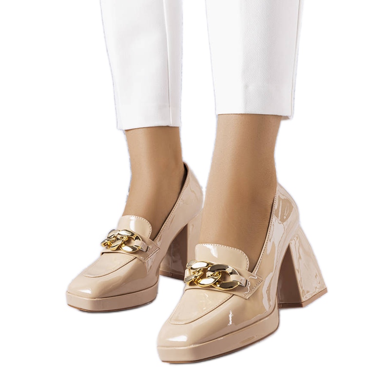 Beige Pumps aus Lackleder von Vinceza