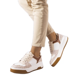 Braune Turnschuhe, verziert mit dem Grandbois-Monogramm