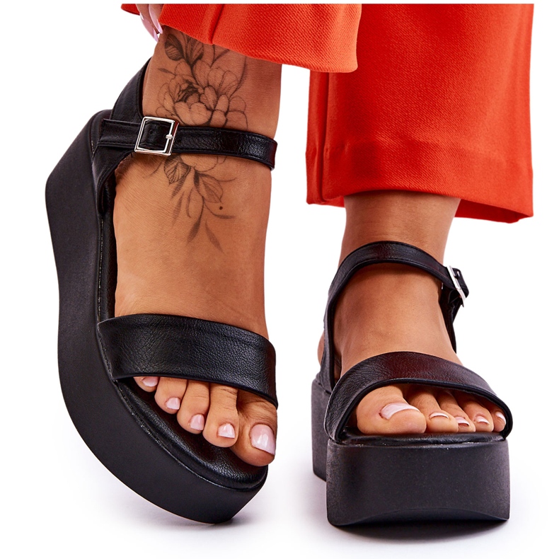 Vinceza Damensandalen auf einer massiven Plattform Black Casen schwarz