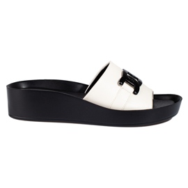 Weiße Damenhausschuhe auf der Shelovet-Plattform