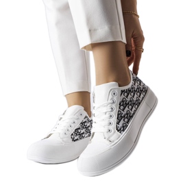 Weiße Sneaker mit schwarzem Muster von Marquis