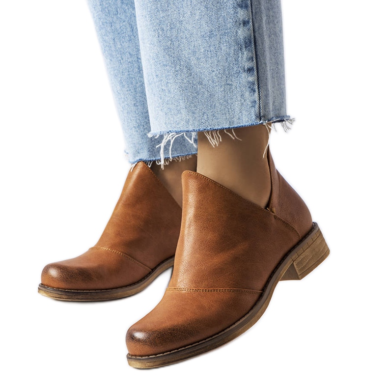 PA1 Braune Stiefel mit unregelmäßigem Obermaterial von Lacombe