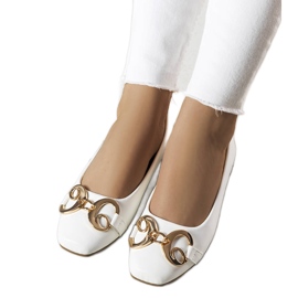 Weiße Schuhe mit eckiger Zehenpartie von Shawn