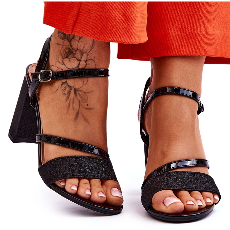 Vinceza Glänzende schwarze Alicia High Heel Sandalen