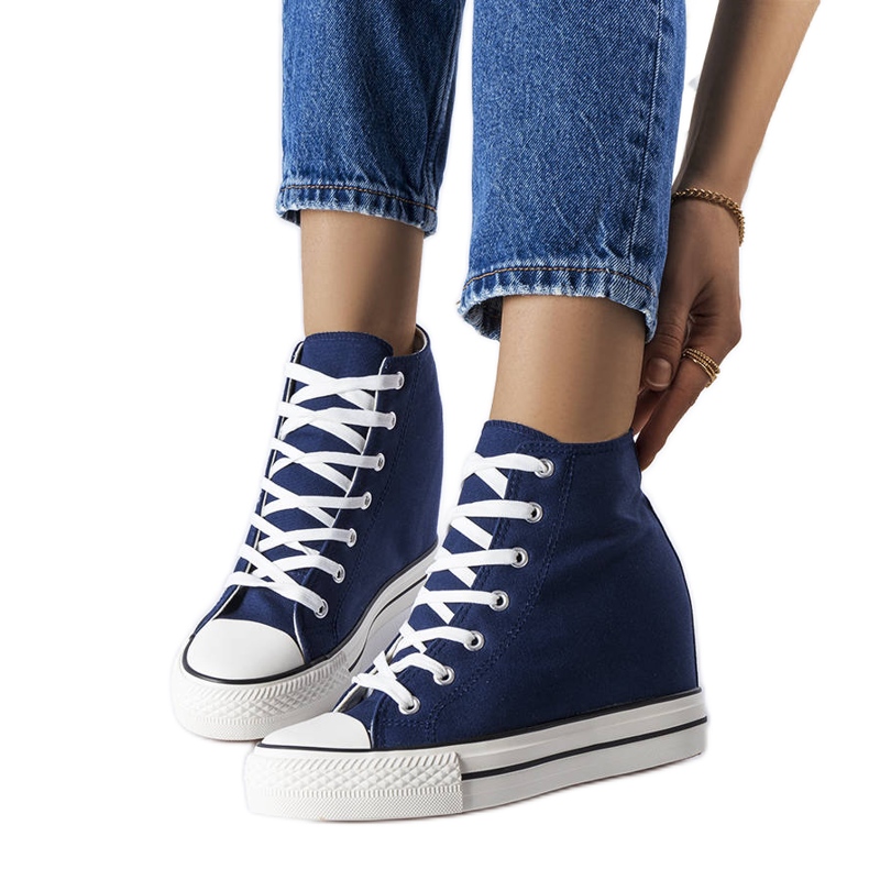 Marineblaue Keilsneaker
