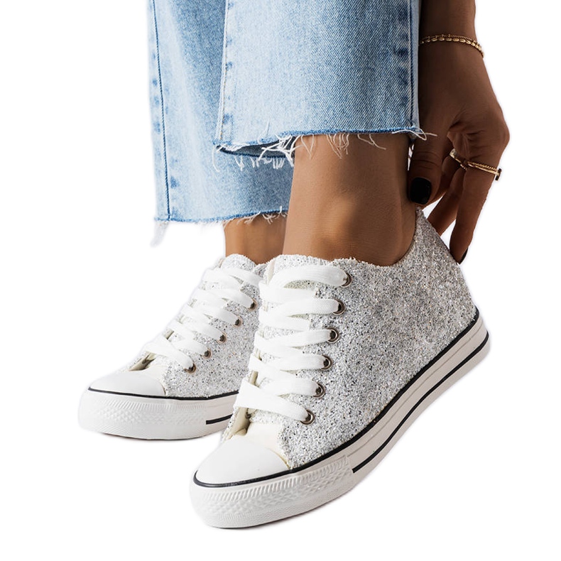 Silberne Sneakers mit niedrigem Keilabsatz von Garceau silber-