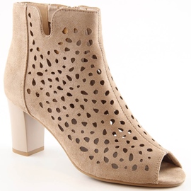 Frühlingsbeige durchbrochene Damenstiefel auf der Post Jezzi