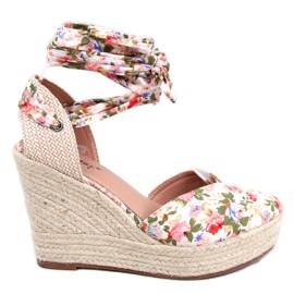 BM Espadrilles mit floralem Keilabsatz von Aloro Beige