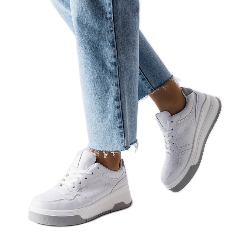 Weiße Sneakers mit Pare-Prägung