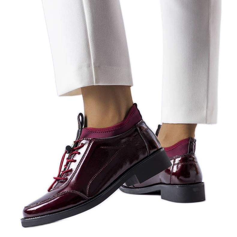 Burgund lackierte Schuhe von Thomazo rot
