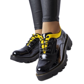 Schwarz-gelbe Lackschuhe von Amandier