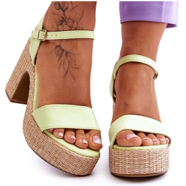 Bequeme Wildledersandalen mit klobigem Absatz Hellgrün Elishia