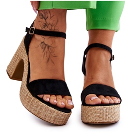 FI1 Bequeme Wildledersandalen an einem massiven schwarzen Elishia-Riegel