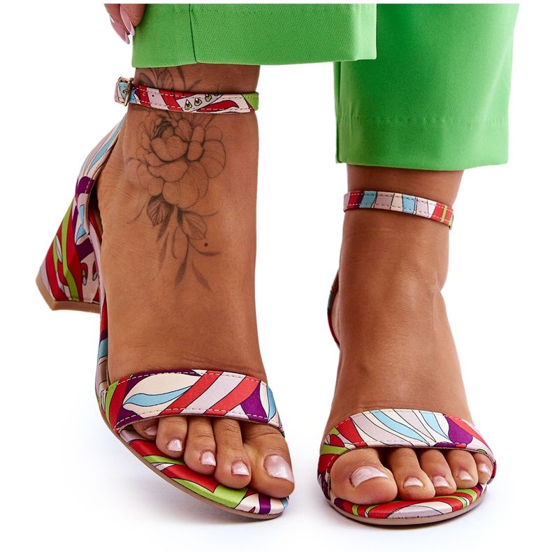 FB1 Beige und quincyblau gemusterte Satinsandalen mit niedrigem Absatz braun