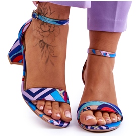 FB1 Lila und Quincy Blue gemusterte Satinsandalen mit niedrigem Absatz violett blau