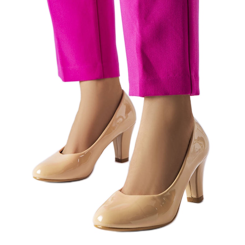 BM Beige Pumps aus Lackleder von Burkett