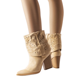 Beige Cowboystiefel mit durchbrochenem Obermaterial von Guibord