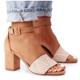 EVE Hellbraune Flitterwochen-Sandalen mit geflochtener Stange beige