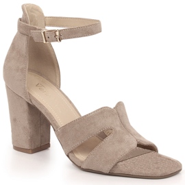 Beige Wildledersandalen für Damen auf der Post eVento 4616