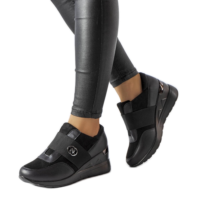 Evento Schwarze Sneaker mit Keilabsatz zum Hineinschlüpfen von Skips