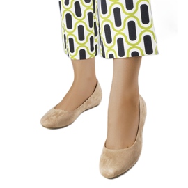 Beigefarbene Ballerinas mit niedrigem Keilabsatz von Sylvia braun