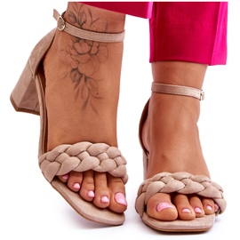FB2 Wildleder-Sandalen mit hohen Absätzen und dekorativen Azela-Zöpfen in Beige braun