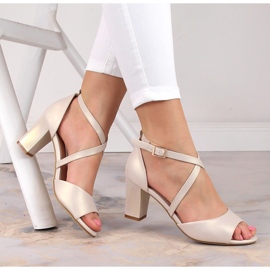 Beige Perlensandalen für Damen auf der Post Sergio Leone SK862