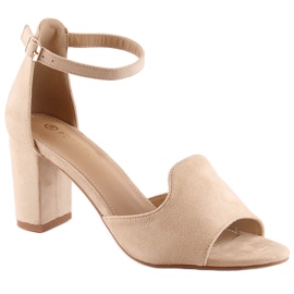 Damensandalen aus Wildleder auf einem beigen Pfosten Potocki YQ21035