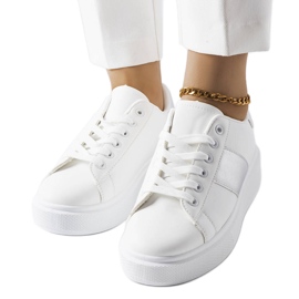 Weiße Sneakers mit silbernem Streifen von Aurélie