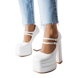 Weiße Pumps mit hohem Absatz von Chouinard