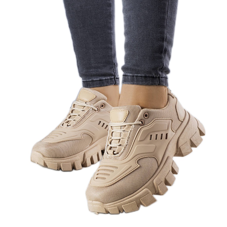 Braune Sneaker mit massiver Sohle von Inez